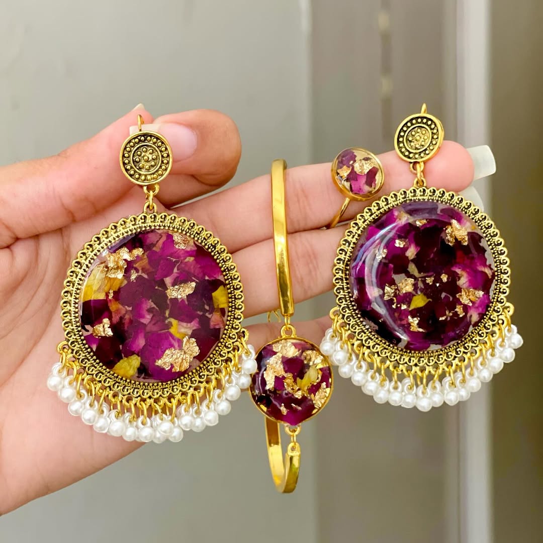 Naz e Gulab Resin Jhumka